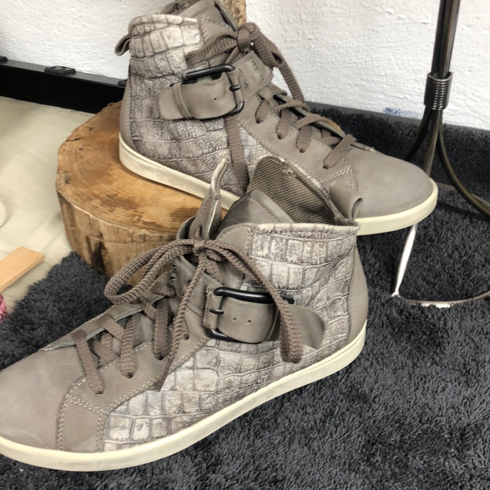 ECCO Hightop tennis shoes‎ size 38